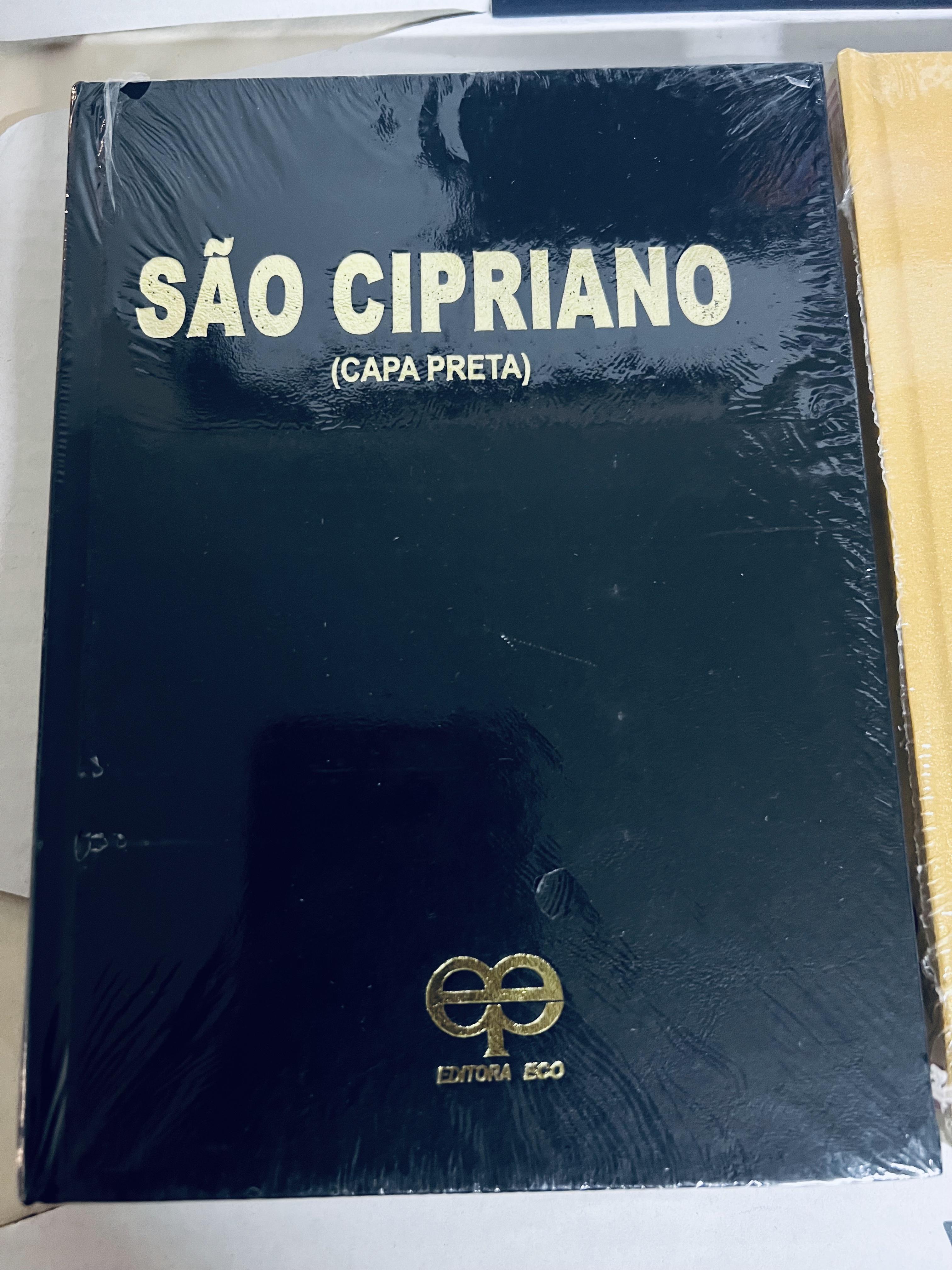 LIVRO SO CIPRIANO CAPA PRETA AO E OURO