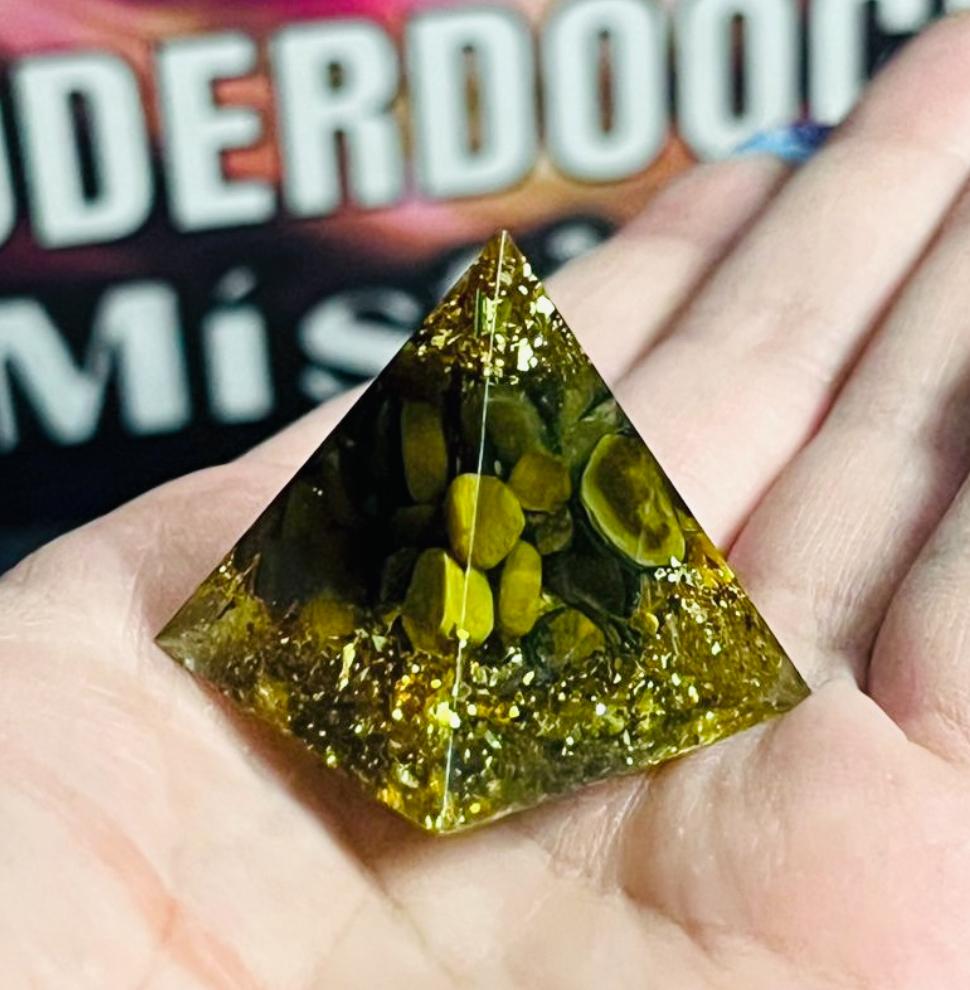 ORGONITE PIRAMIDE CRISTAL