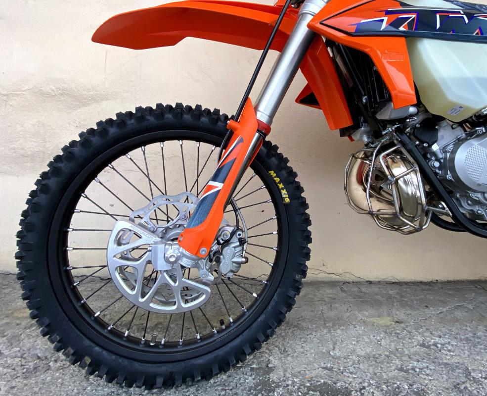 Protetor para disco de travão dianteiro