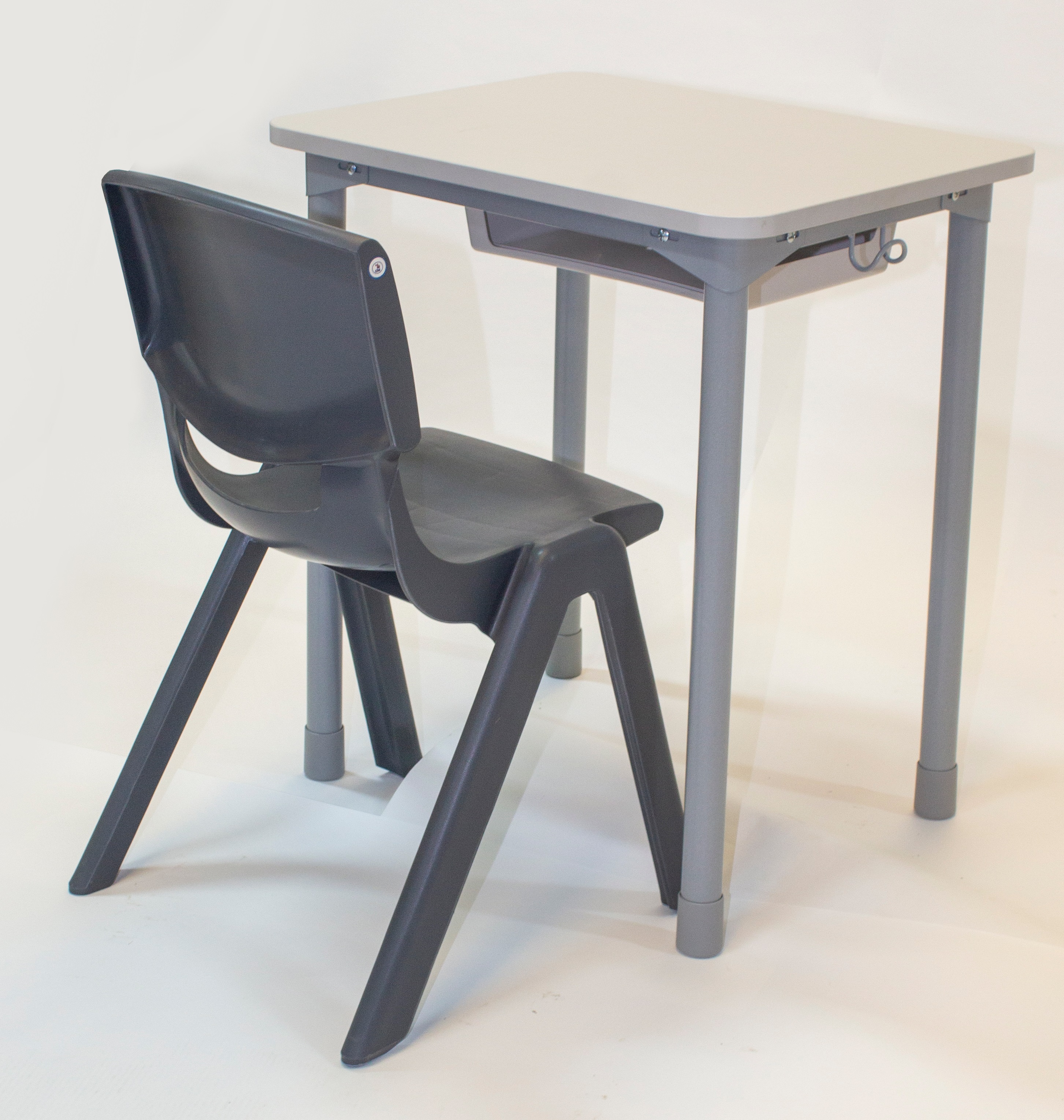 MESA ESCOLAR (65X50)ME.12 T.CINZA R50,8ªS, PERNA E PÉ CINZA