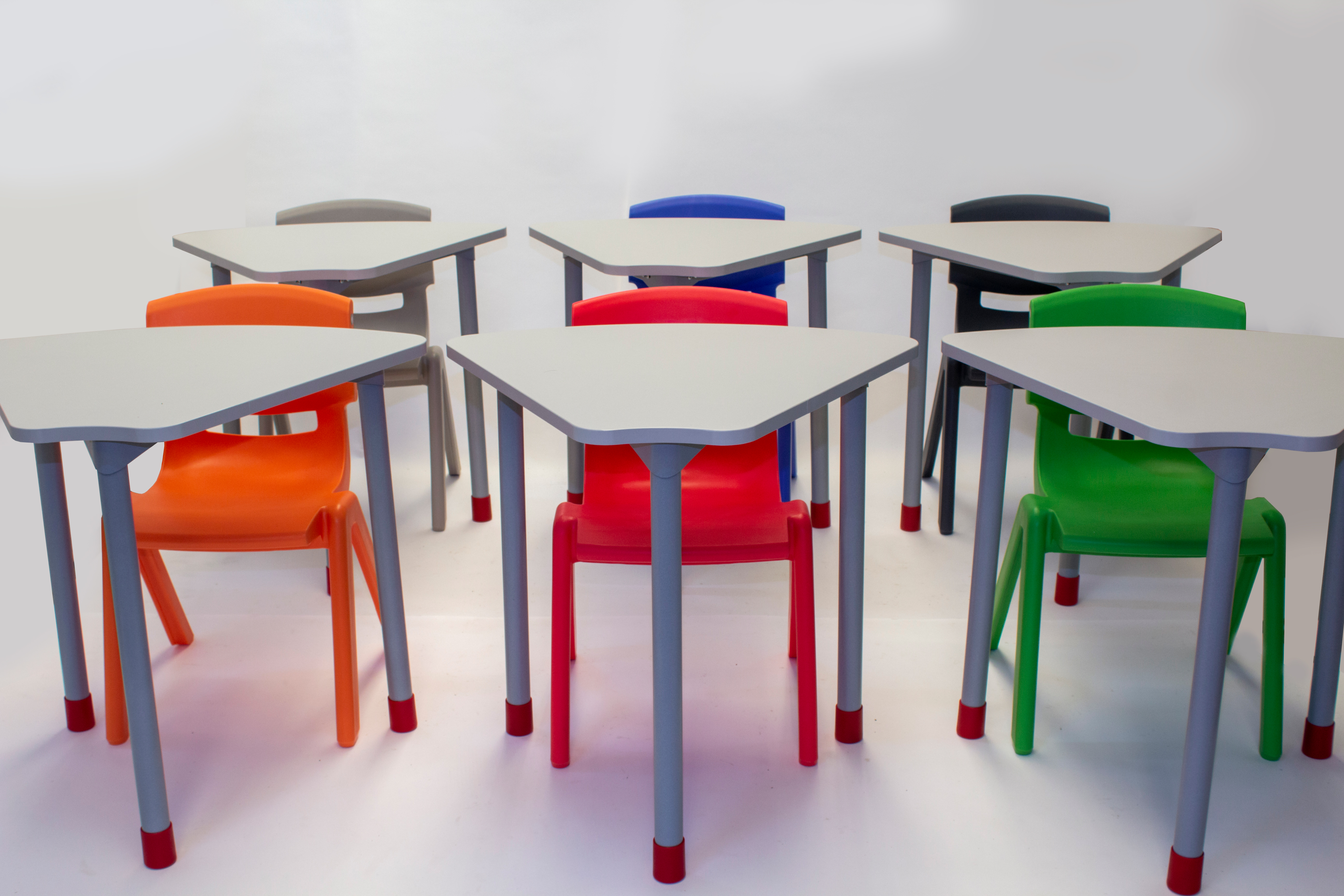 MESA ESCOLAR QUEIJO 80X60 TAMPO, PERNA E PÉ CINZA