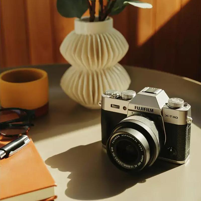 Fujifilm Digital X-T30 III Prata + 13-33 mm